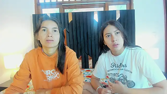 Sofy and Mia online show from 8, 10, 2025