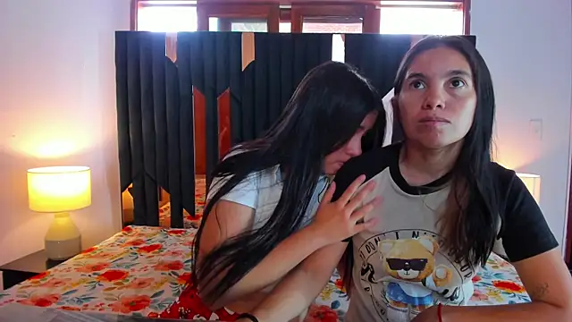 Sofy and Mia online show from 19, 12, 2025