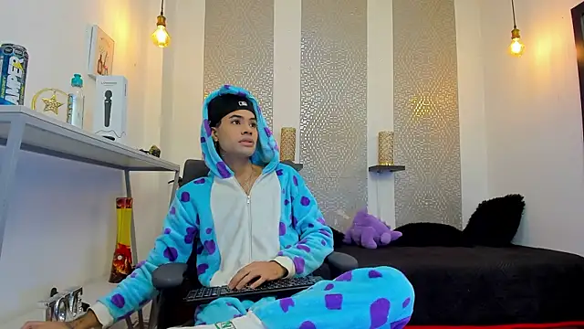 JacobBlackwell  online show from 9, 11, 2025