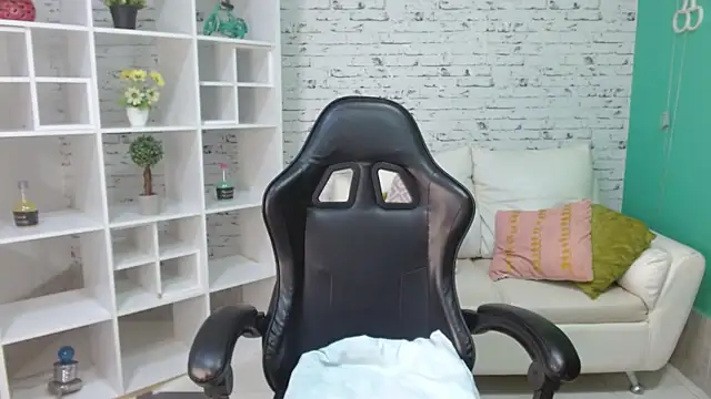 hannahjackson  online show from 13, 10, 2025