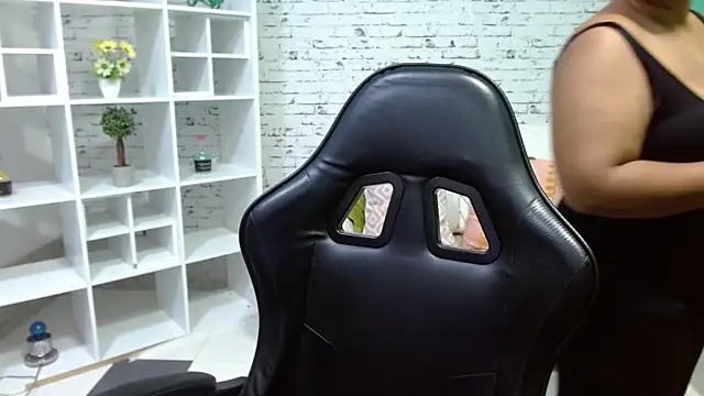 hannahjackson  online show from 14, 10, 2025