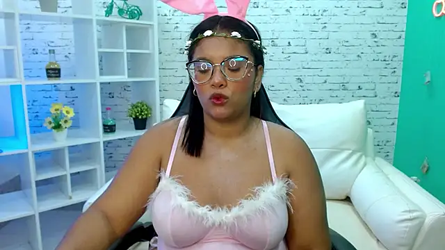 hannahjackson  online show from 31, 10, 2025