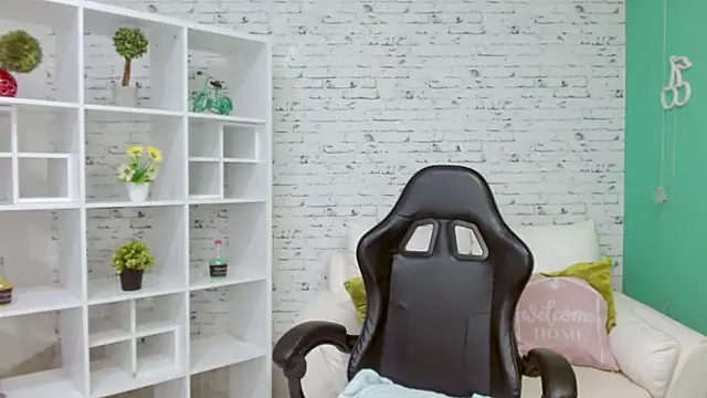 hannahjackson  online show from 26, 11, 2025