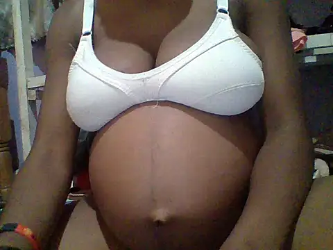 Snapshot of Jasmine_fun586 chatting on 8, 10, 2025 Jasmine fun586 online show from 8, 10, 2025
