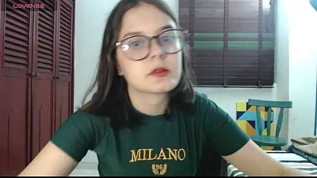 Snapshot of CarlaLorez chatting on 12, 10, 2025 CarlaLorez online show from 12, 10, 2025