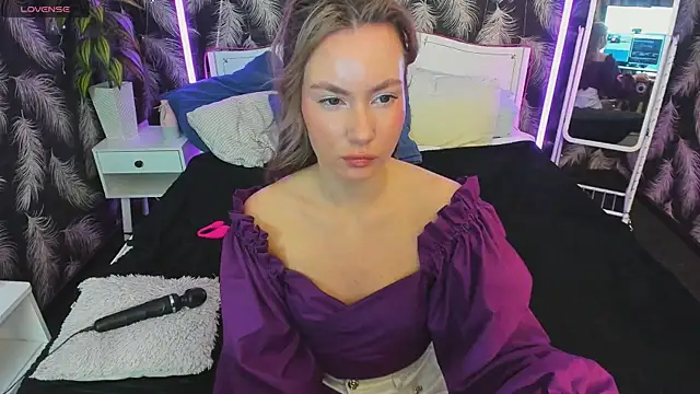  BellaClark online show from 17, 5, 2026