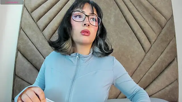 Mythical Girl online show from 16, 10, 2025