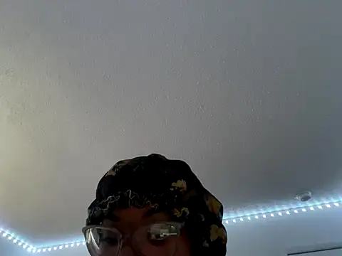 Snapshot of twerkaholic120 chatting on 6, 11, 2025 twerkaholic120 online show from 6, 11, 2025