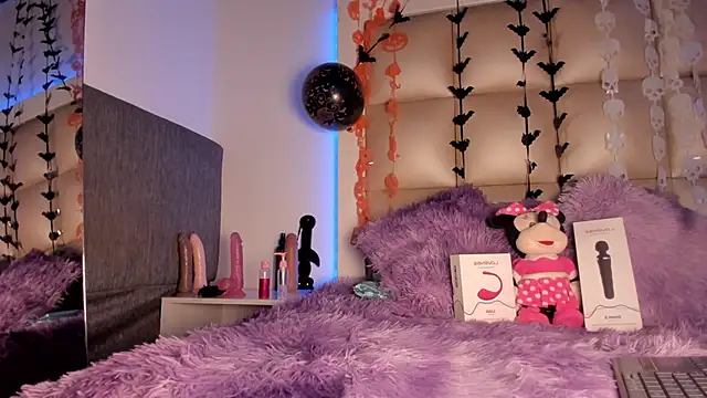 Snapshot of Mia_Petitejs chatting on 17, 10, 2025 Mia Petitejs online show from 17, 10, 2025