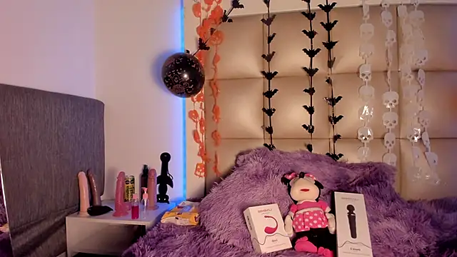 Snapshot of Mia_Petitejs chatting on 20, 10, 2025 Mia Petitejs online show from 20, 10, 2025