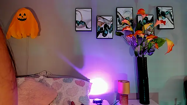 Jenn W online show from 24, 10, 2025