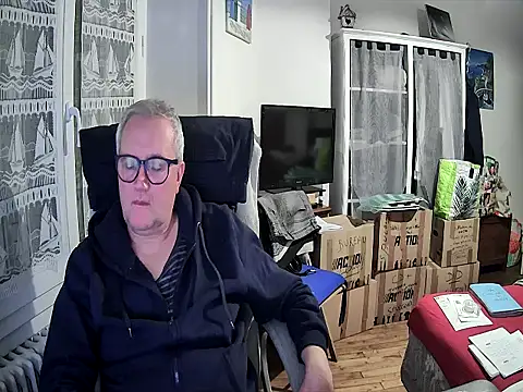 Snapshot of macdut67 chatting on 5, 2, 2026 macdut67 online show from 5, 2, 2026