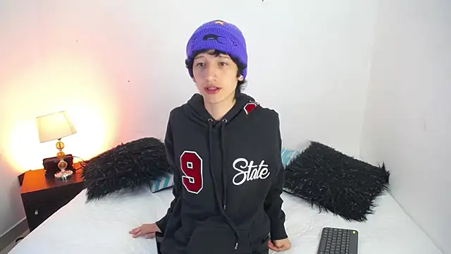 Emo Boy  online show from 21, 11, 2025