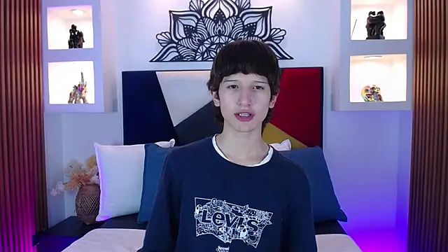 Emo Boy  online show from 2, 3, 2026