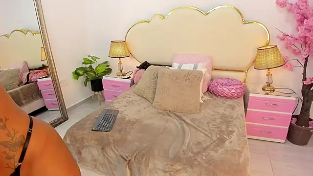 Snapshot of _NinaFox_ chatting on 14, 7, 2026 NinaFox online show from 14, 7, 2026