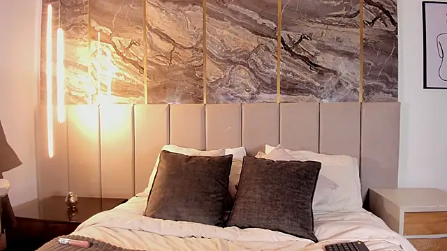 Isabella LaRue online show from 8, 10, 2025