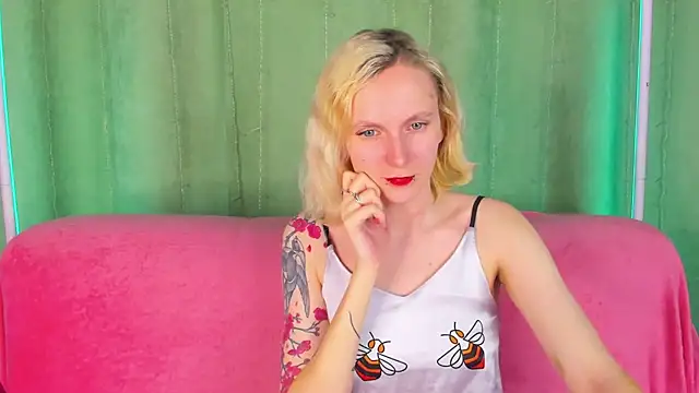 LikiLips online show from 2, 4, 2026