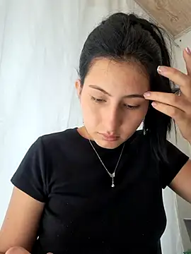 Snapshot of IAM_SARAH chatting on 9, 11, 2025 IAM SARAH online show from 9, 11, 2025