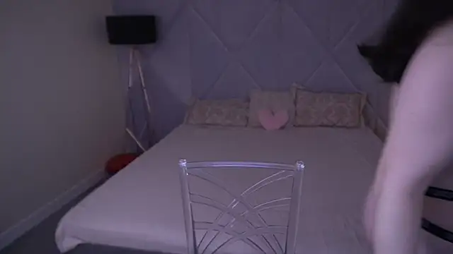 SnowWhiti online show from 6, 4, 2026