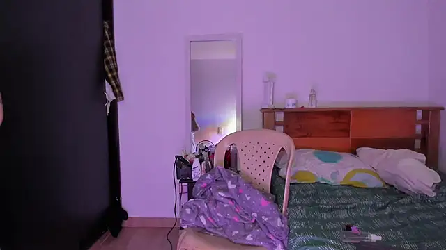 Snapshot of Kari_Ruiz_ chatting on 27, 10, 2025 Kari Ruiz online show from 27, 10, 2025