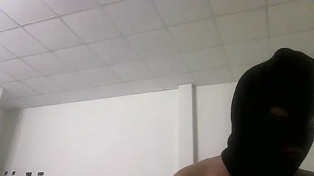 Snapshot of YuLunn chatting on 10, 10, 2025 YuLunn online show from 10, 10, 2025