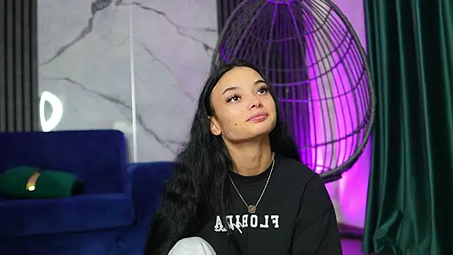 Snapshot of RachelRavee chatting on 3, 11, 2025 RachelRavee online show from 3, 11, 2025