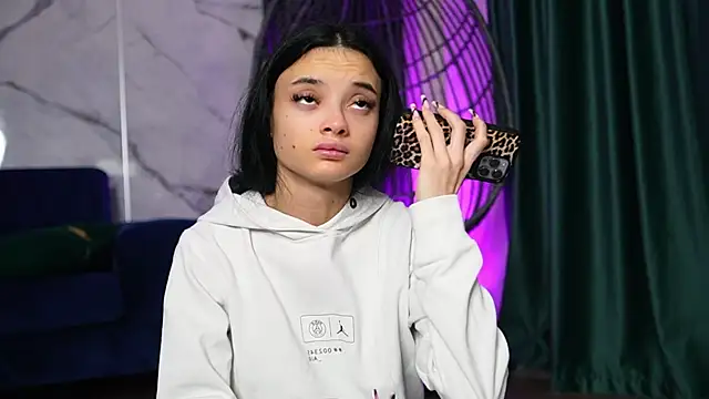 Snapshot of RachelRavee chatting on 4, 11, 2025 RachelRavee online show from 4, 11, 2025