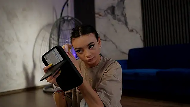 RachelRavee online show from 16, 4, 2026