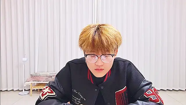 Snapshot of KK-cuteboy chatting on 1, 4, 2026 KK-cuteboy online show from 1, 4, 2026