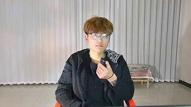 Snapshot of KK-cuteboy chatting on 7, 4, 2026 KK-cuteboy online show from 7, 4, 2026