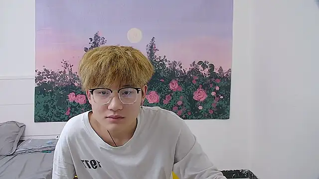 Snapshot of KK-cuteboy chatting on 12, 4, 2026 KK-cuteboy online show from 12, 4, 2026