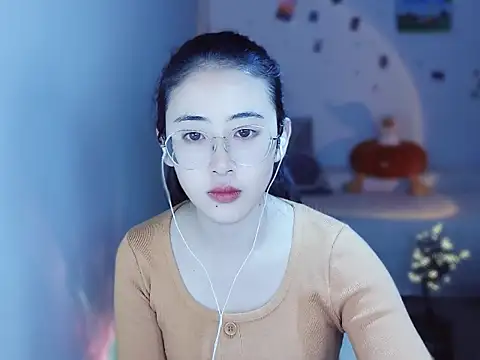 Queena  online show from 18, 12, 2025