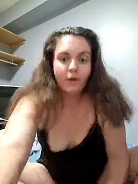 Snapshot of LouiseMaexox chatting on 8, 10, 2025 LouiseMaexox online show from 8, 10, 2025