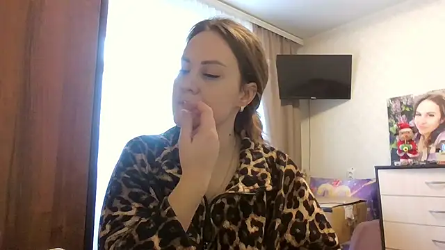 Snapshot of MeadowEyes chatting on 14, 2, 2026 MeadowEyes online show from 14, 2, 2026