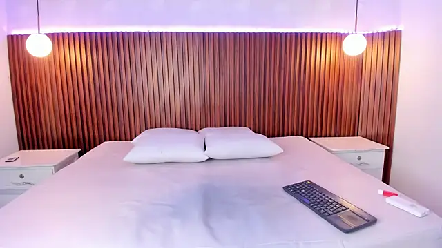 Foxy Kylie online show from 6, 11, 2025