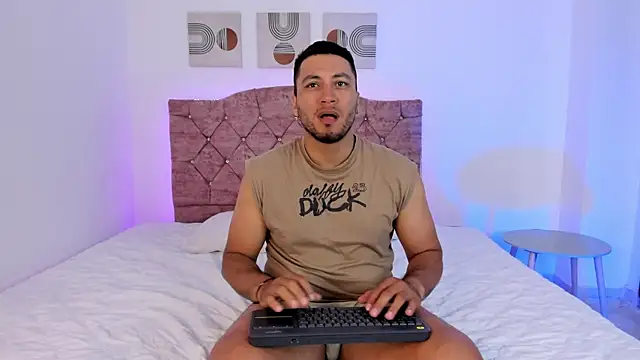 Snapshot of LoganRyder chatting on 13, 10, 2025 LoganRyder online show from 13, 10, 2025
