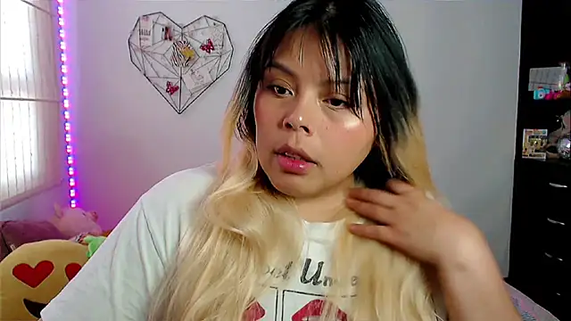 EllieMoonX online show from 8, 4, 2026