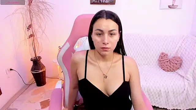 Snapshot of EmmaMyers1 chatting on 5, 5, 2026 EmmaMyers1 online show from 5, 5, 2026