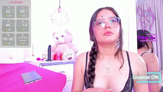 Nara Pink online show from 15, 10, 2025