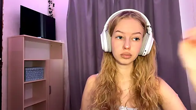 LunaCrave online show from 16, 10, 2025