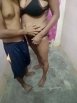 Snapshot of indian_Couple_1999 chatting on 10, 10, 2025 indian Couple 1999 online show from 10, 10, 2025