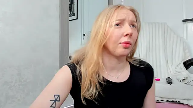 SundyRose online show from 11, 4, 2026