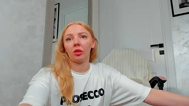 Snapshot of SundyRose chatting on 23, 7, 2026 SundyRose online show from 23, 7, 2026