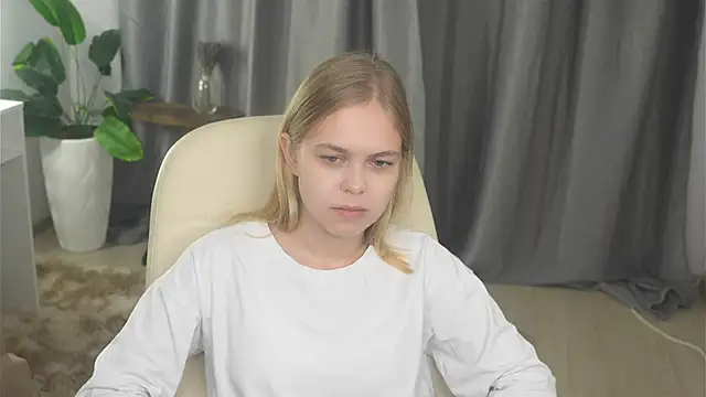 Snapshot of BriannaDense chatting on 10, 10, 2025 BriannaDense online show from 10, 10, 2025