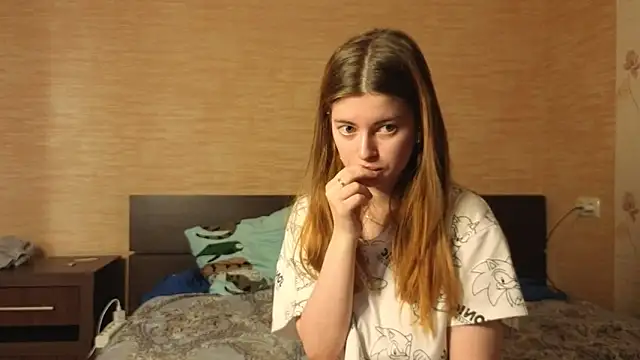 EmiliaCouple online show from 9, 6, 2026