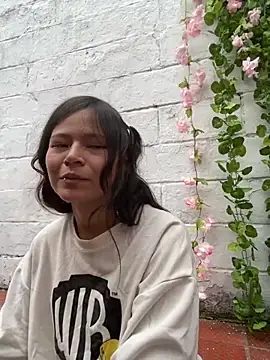 Ninfa pink online show from 10, 10, 2025