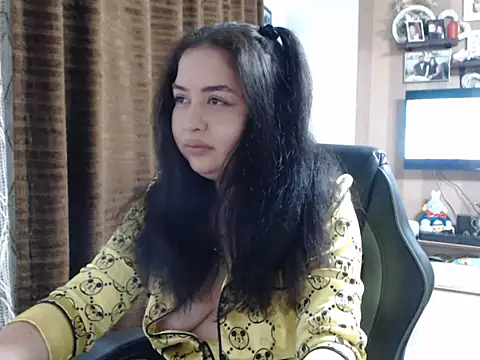 Snapshot of SelinaValdez chatting on 9, 10, 2025 SelinaValdez online show from 9, 10, 2025