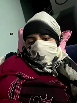 Crazycutiee2 online show from 4, 11, 2025