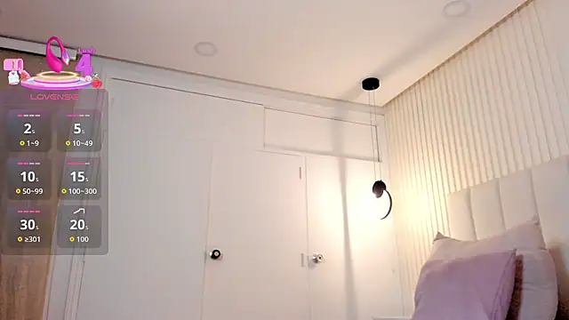 amira sanz online show from 4, 12, 2025