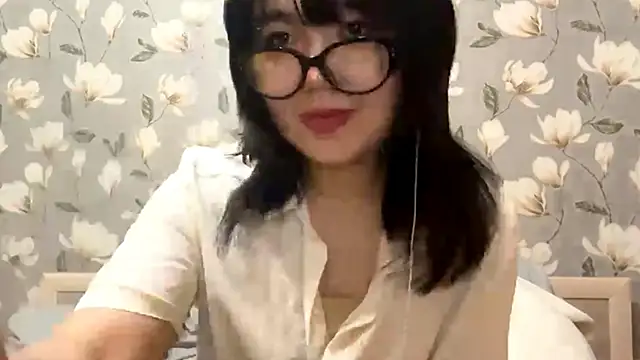 Snapshot of YunaMuse chatting on 10, 10, 2025 YunaMuse online show from 10, 10, 2025